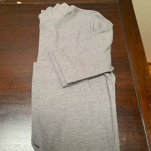 🌸Fitted Grey Top🌸